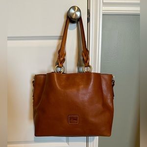 Dooney and Bourke Florentine Large Zip Barlow